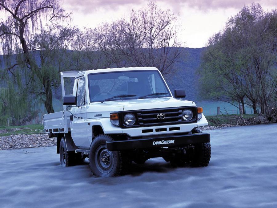 Toyota Land Cruiser 70 Cab Chassis 1999 года  (фото 3 из 7)